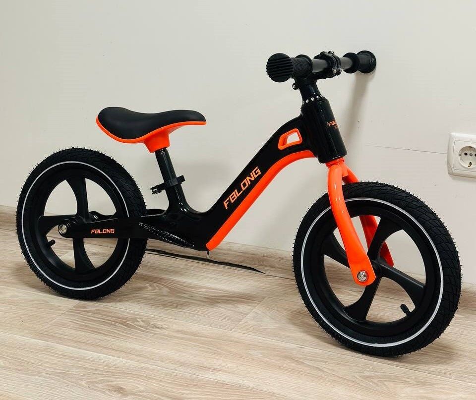 M16 12" Balance Bike