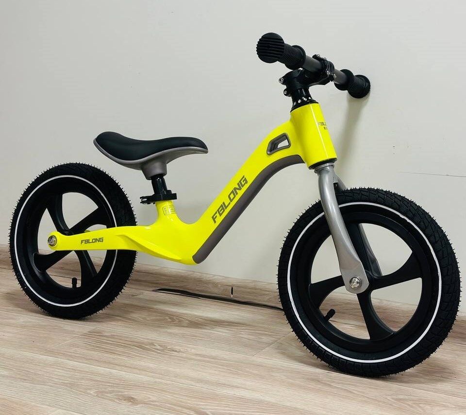 M16 12" Balance Bike