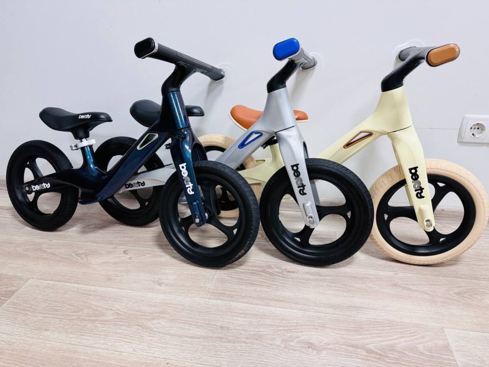 Беговел Marco 12" white metallic